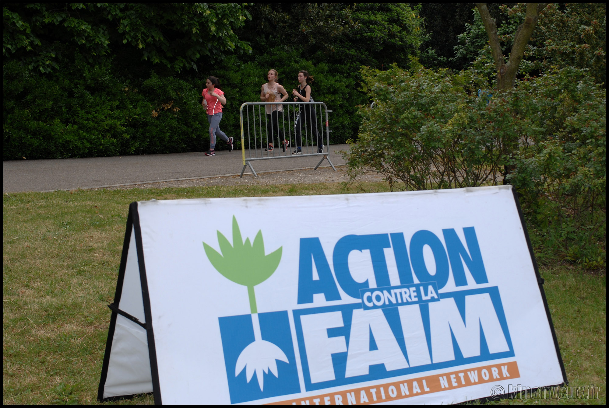 kinenveux_lr2016_14_actioncontrefaim.jpg - Course contre la Faim [ACF La Rochelle] / Collèges Missy et Fénelon - Parc Franck Delmas - 20 Mai 2016